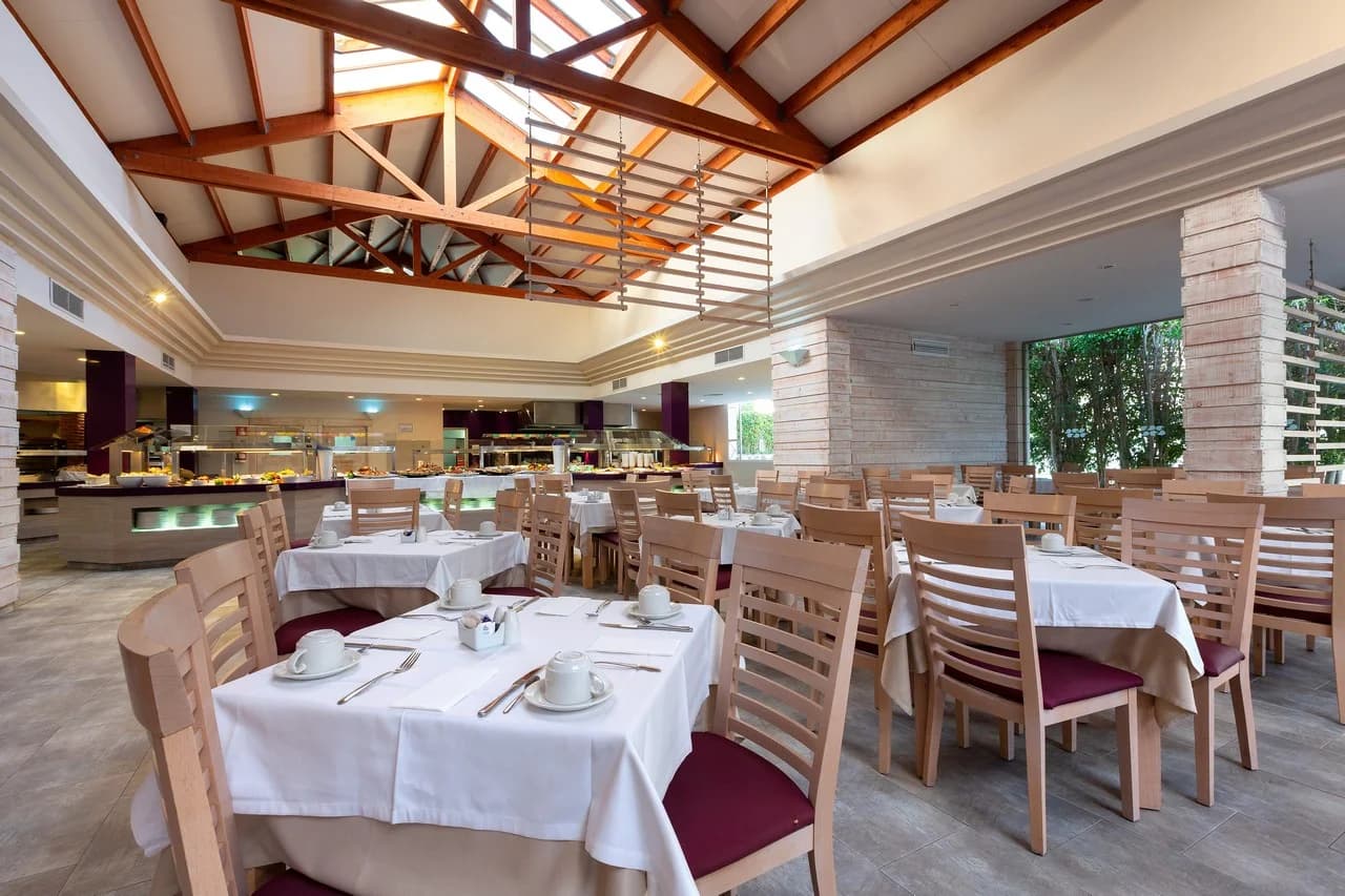 Hotel-Restaurant mit Frühstück und Mittagessen während der Ausbildung