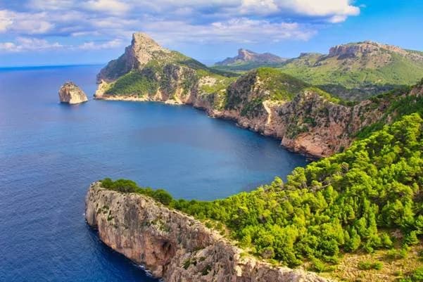 Yogalehrer Ausbildung auf Mallorca: Küste und Meer am Ausbildungsort